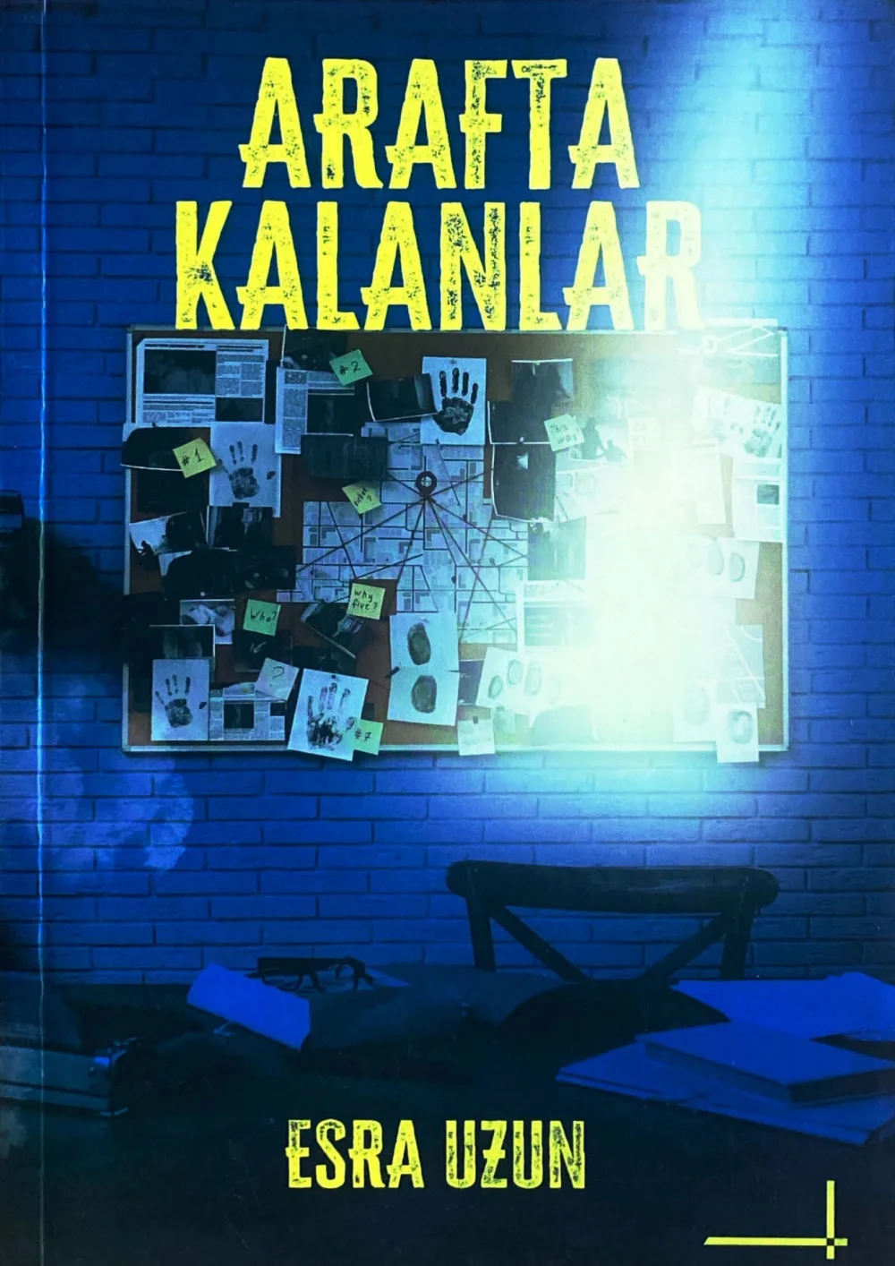 Arafta Kalanlar — Esra Uzun