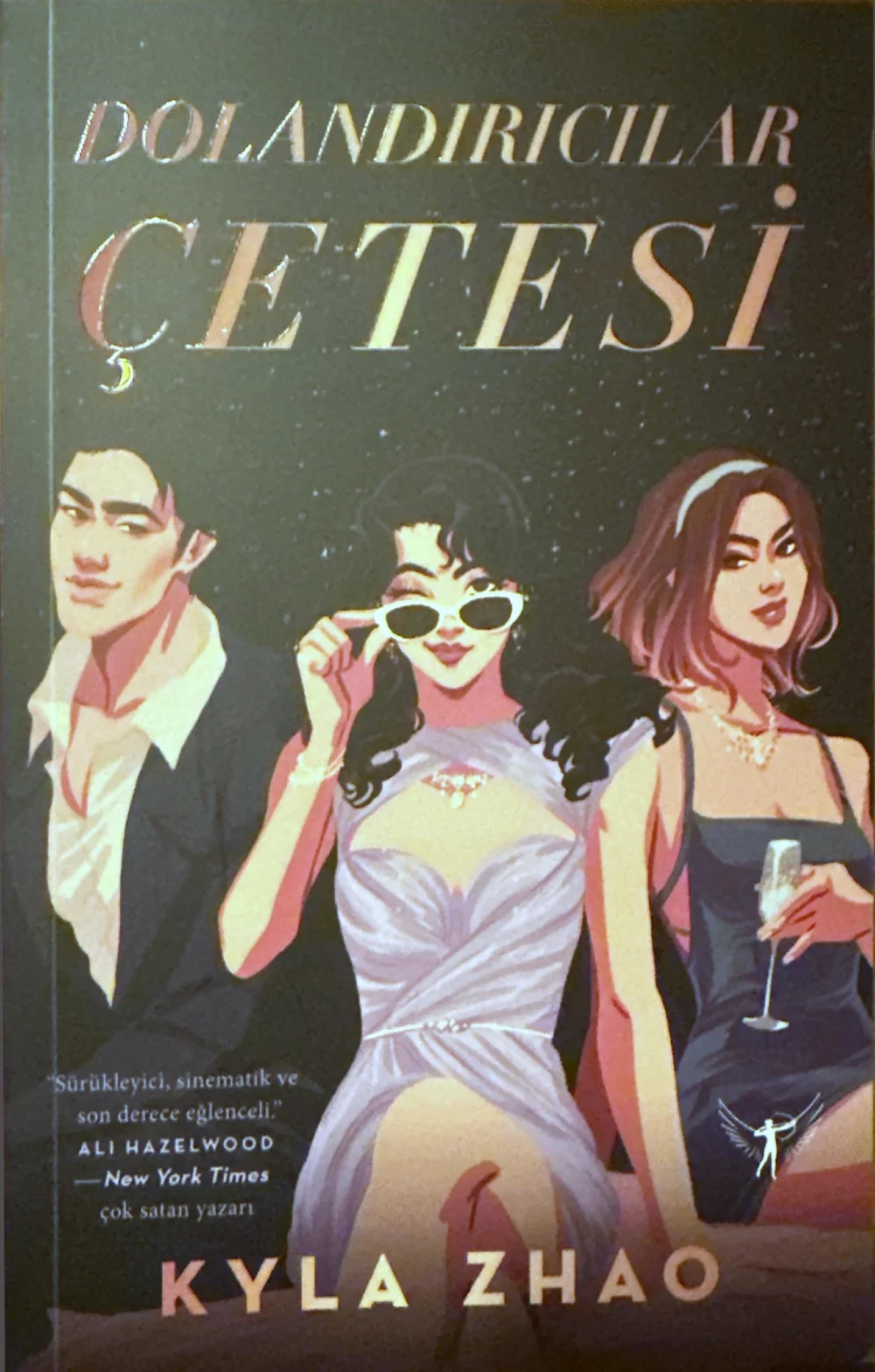 Dolandırıcılar Çetesi — Kyla Zhao